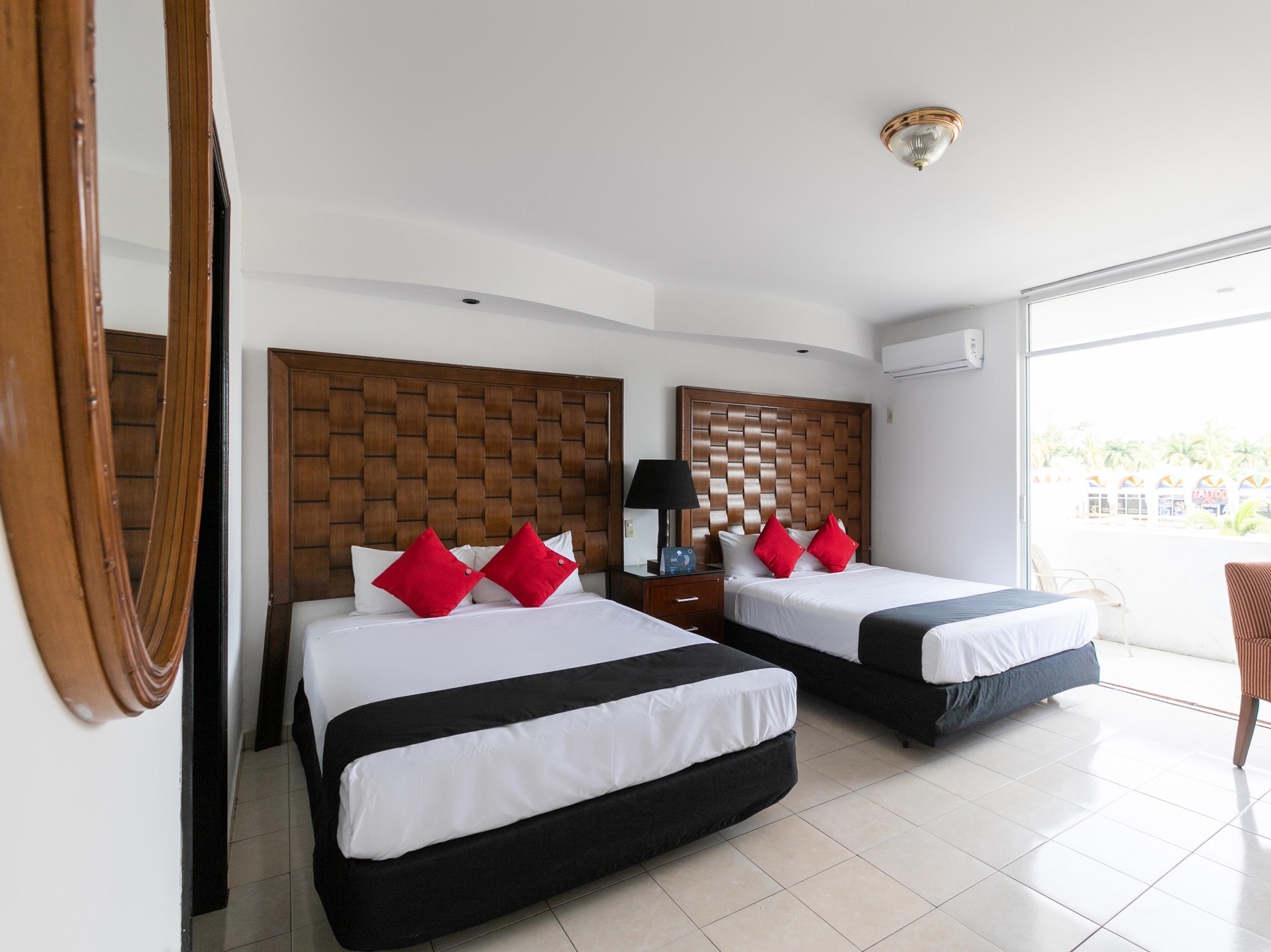 Capital O Zona Dorada Inn, Mazatlan Exterior photo