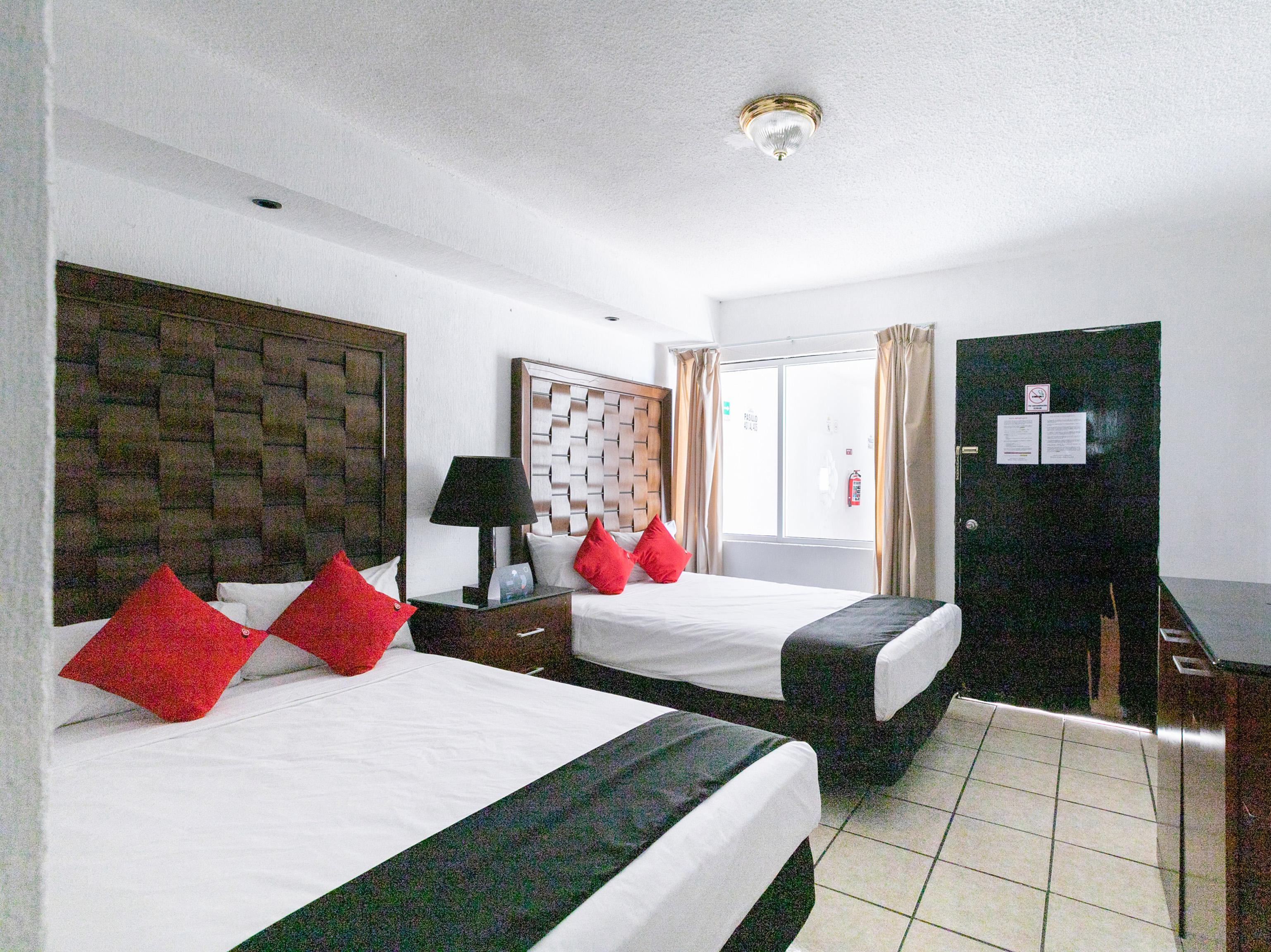 Capital O Zona Dorada Inn, Mazatlan Exterior photo