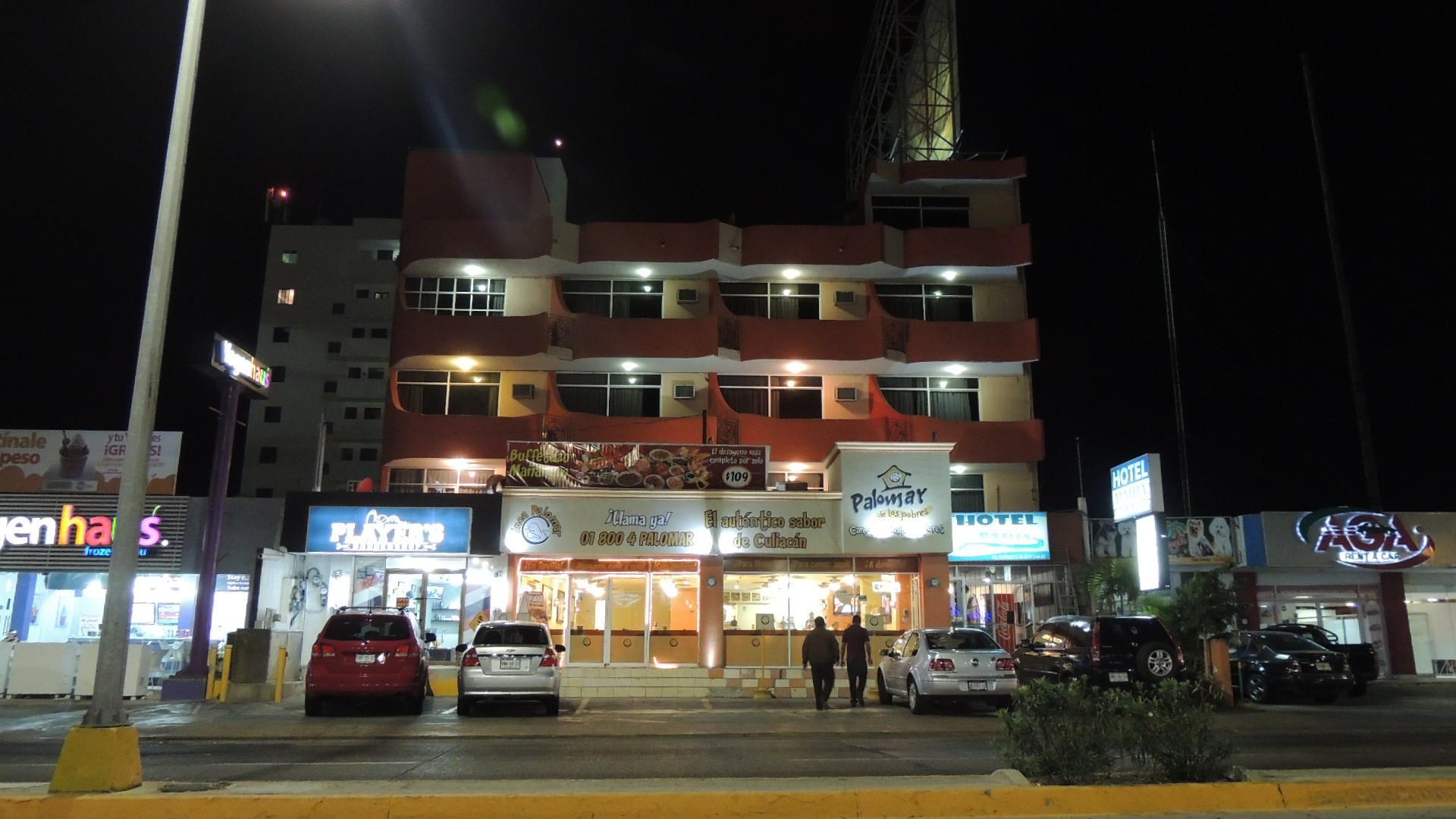 Capital O Zona Dorada Inn, Mazatlan Exterior photo
